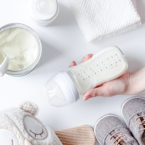 Newborn must-haves baby checklist with baby items to put on a baby registry.